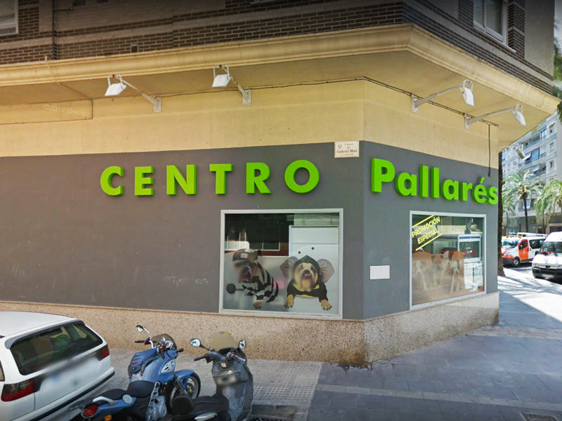 Fachada Centro Veterinario Pallares B